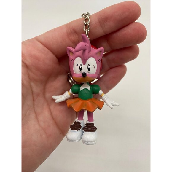 Upcycled Sega Sonic the Hedgehog Amy Keychain: Vintage Toy Charm - Picture 5 of 5